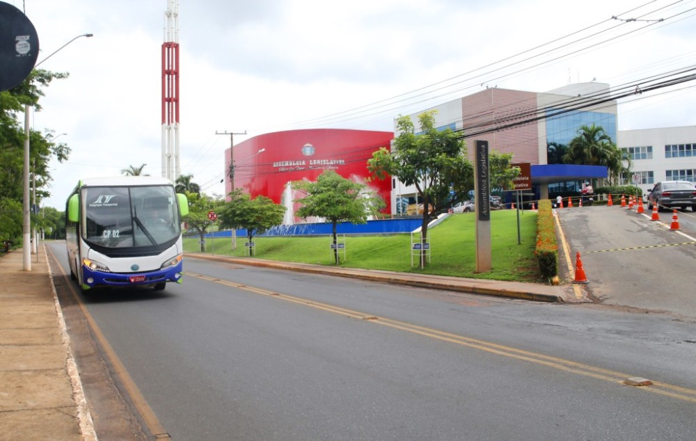Ligeirinho e linhas de ônibus dão acesso à sede da Assembleia Legislativa