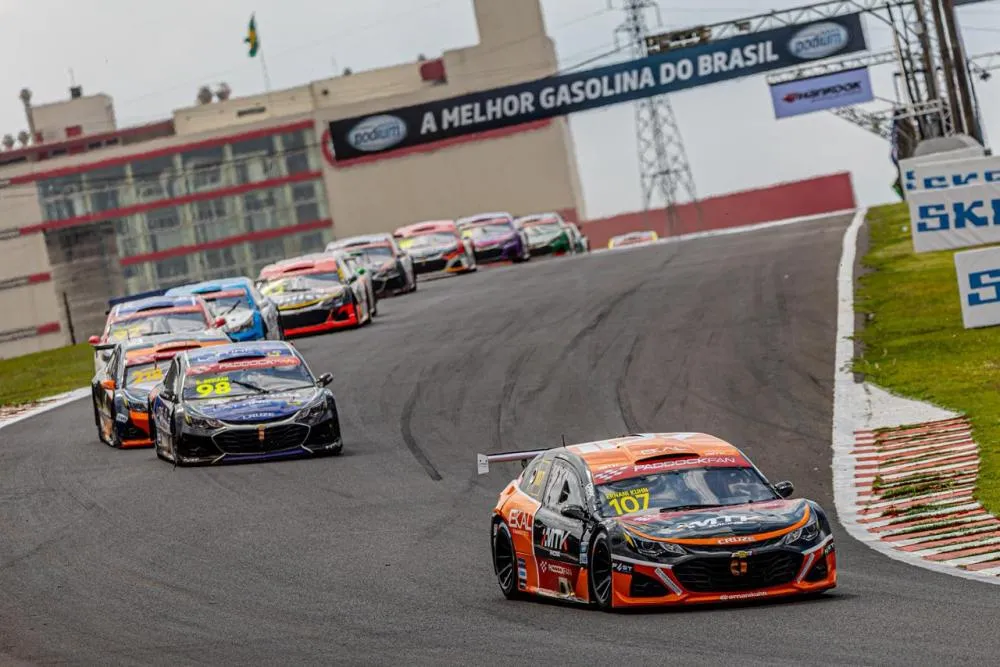 Ernani brilha na Stock Light e empilha troféus na etapa de Cascavel