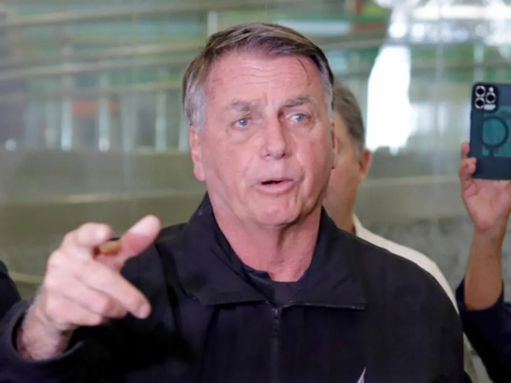 Bolsonaro é condenado a 27 anos de prisão em regime fechado Ministros divergiram em alguns pontos, mas alinharam votos em torno do relator Alexandre de Moraes
