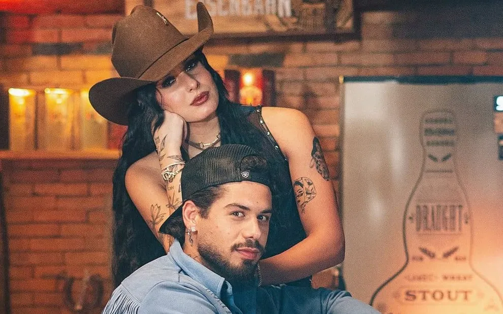 Após boatos de romance, Ana Castela surge grudada em Zé Felipe e faz anúncio