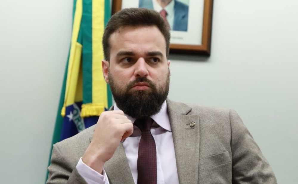 Projeto permite contribuição voluntária ao FAT para reduzir impacto de inteligência artificial