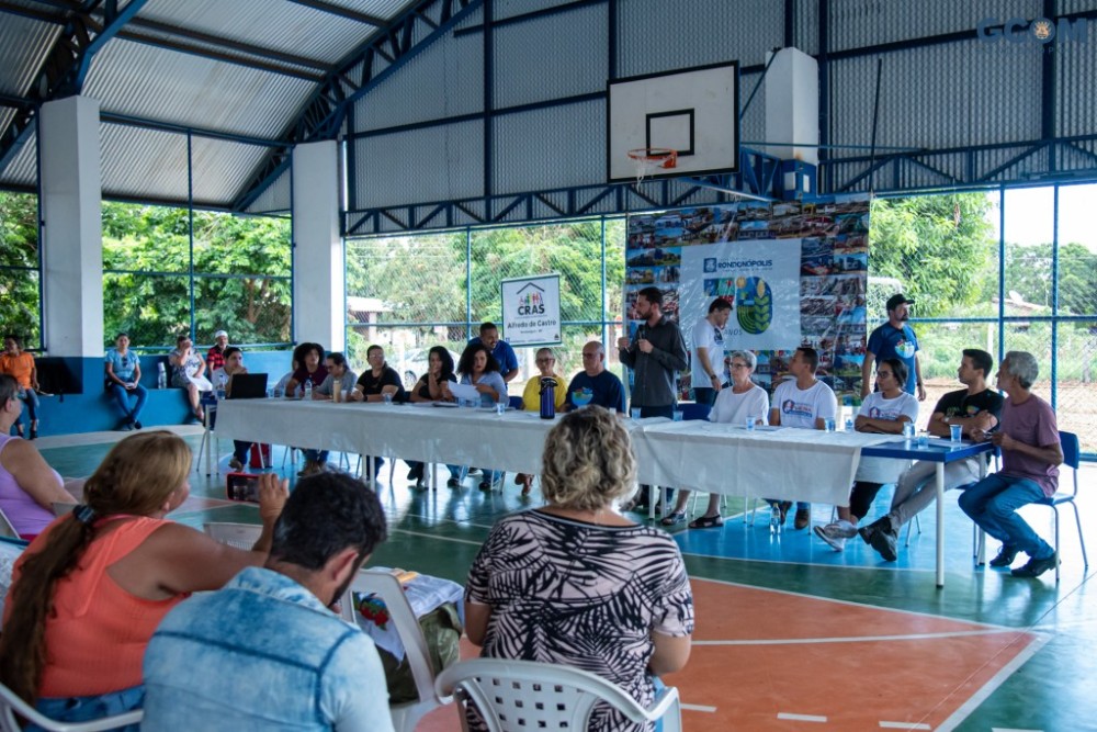 Prefeito visita Distrito do Naboreiro e leva benefícios à comunidade
