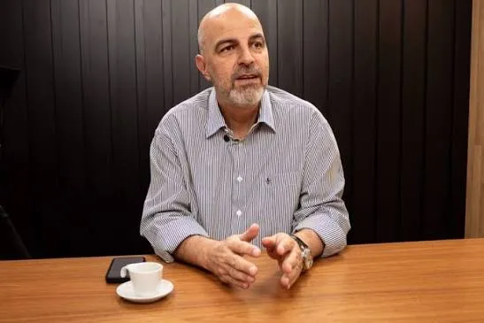 “Professor tem motivos para comemorar em Cuiabá”, afirma secretário Amauri Monge