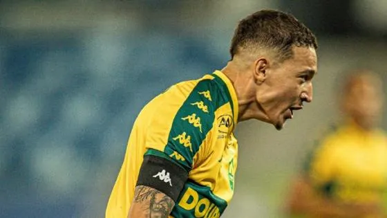 Cuiabá tem dois desfalques importantes para enfrentar Botafogo-SP Patrick De Lucca está suspenso e Alisson Safira passará por cirurgia
