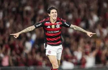 Flamengo vence no Maracanã e empata em número de pontos com Palmeiras
