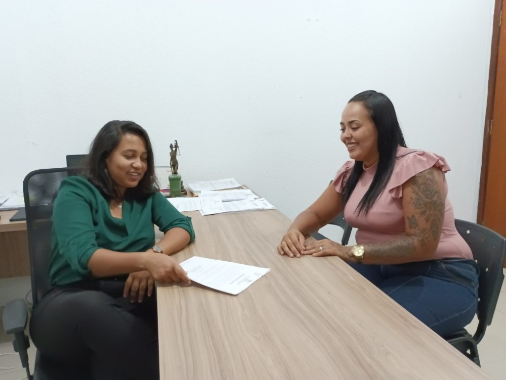 Colaboradora da Nova Chance recebe carta de recomendação da Semma