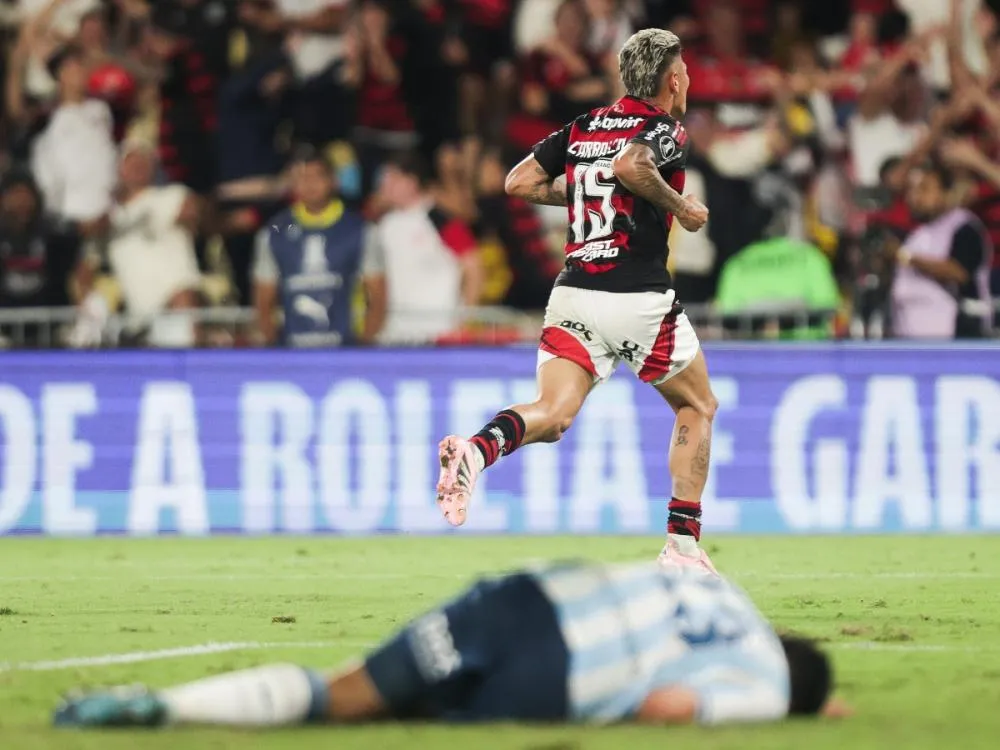 Flamengo marca no fim, vence Racing e abre vantagem na Libertadores Equipe comandada por Filipe Luís dominou o confronto, mas esbarrou na defesa argentina