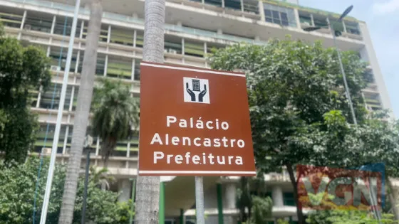 Professor denuncia descontos indevidos e falta de repasse da Prefeitura de Cuiabá Servidor relata que valores consignados são descontados em folha, mas não chegam aos bancos