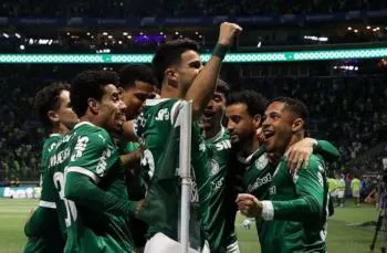 Palmeiras faz jogo tenebroso, leva baile da LDU e se complica na Libertadores