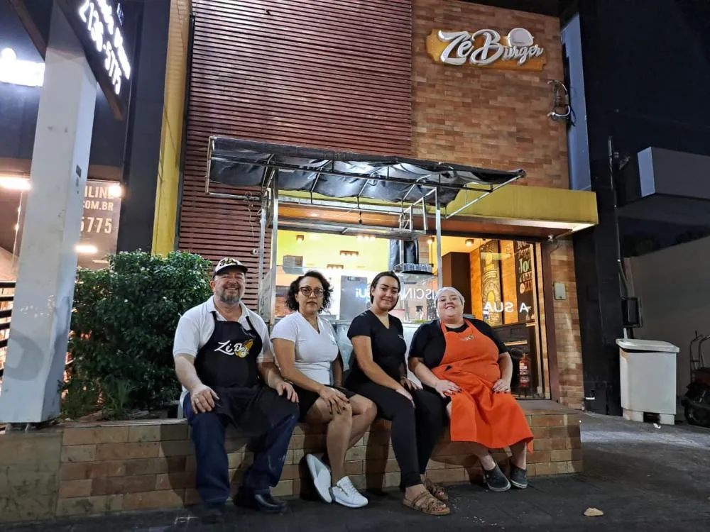ZÉ DOG: O GUARDIÃO DE HISTÓRIAS DA MADRUGADA CUIABANA