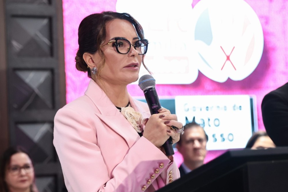 Primeira-dama anuncia criação da Superintendência de Política da Mulher - SER Família Mulher