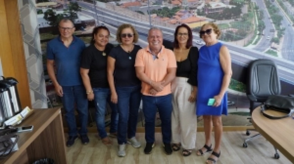 Chico 2000 recebe comissão de permissionários de quiosques da Praça do Terra Nova