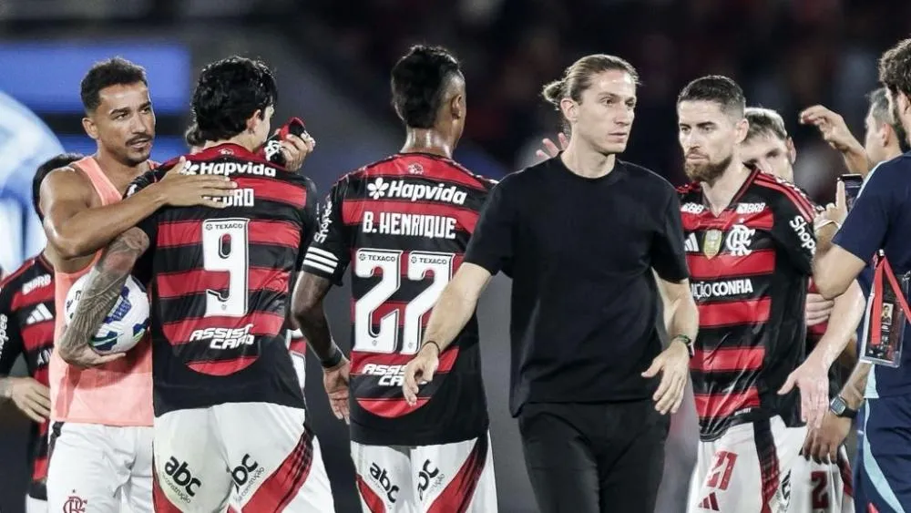 Flamengo anuncia permanência de Filipe Luís até 2027