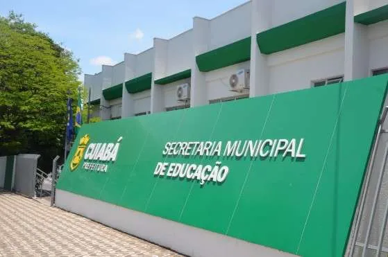 Cuiabá começa a chamar 2,7 mil cuidadores para a rede municipal de educação Homologação libera convocações graduais de profissionais aprovados para atender alunos com deficiência