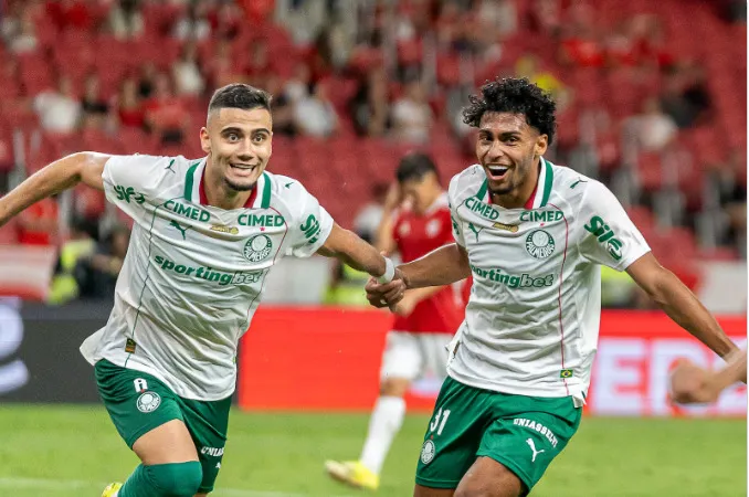 Andreas assume papel de garçom e leva Palmeiras à liderança do Brasileirão