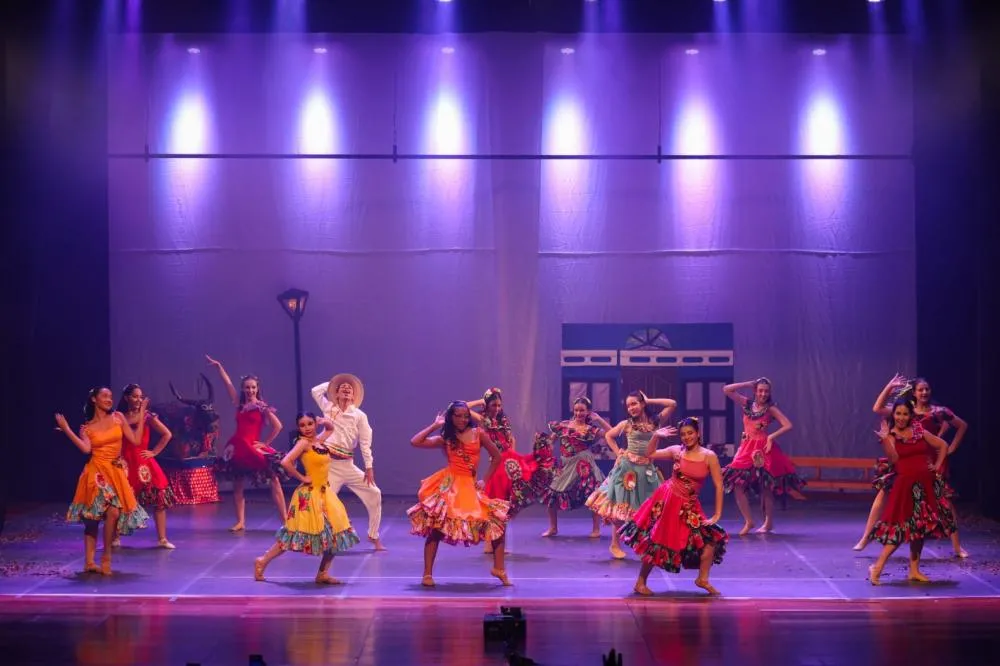 Entre linhas, palcos e memórias: a arte de vestir a dança em Mato Grosso
