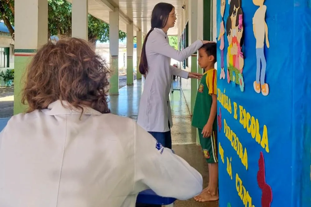 Parceria entre UNIVAG e Prefeitura leva saúde e orientação a escolas de Várzea Grande