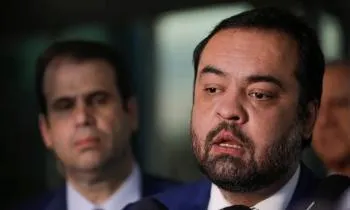 Ex-governador do Rio Cláudio Castro e dono da Refit são alvo de operação da PF