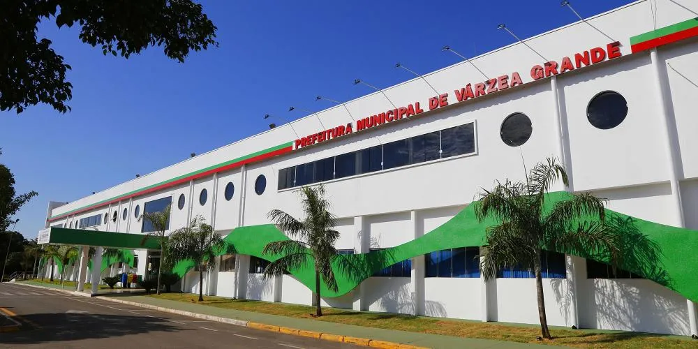 Prefeitura afirma que pagamentos de restos a pagar e despesas de exercícios anteriores comprometeram recursos do orçamento municipal em 2025 e 2026.