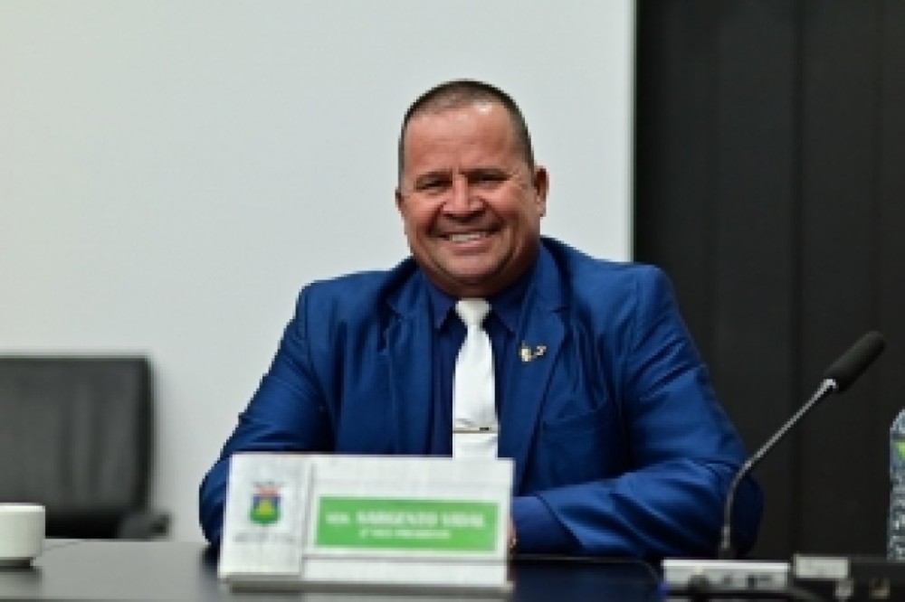 Sargento Vidal consegue iluminação e revitalização do campo do bairro Santa Laura