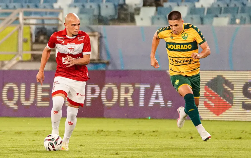 Cuiabá vence o CRB na Arena Pantanal e respira na Série B