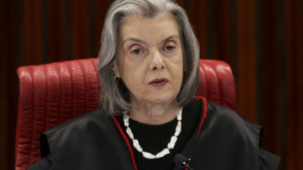 Cármen Lúcia defende uso das redes sociais para a 
