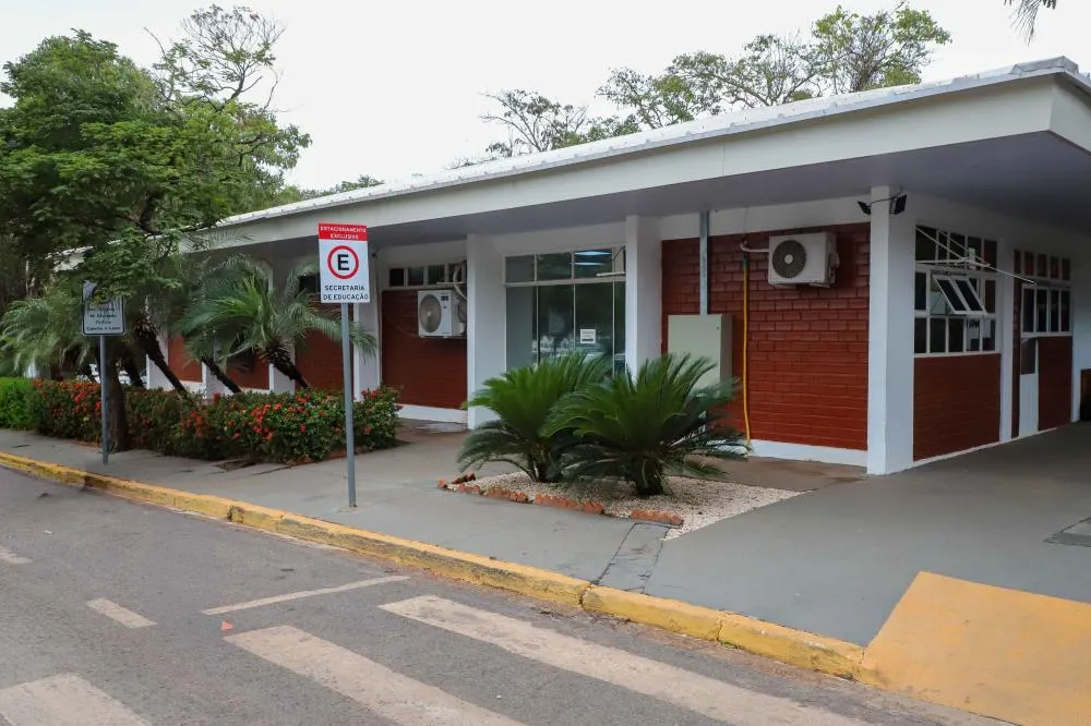 Alunos da rede municipal serão liberados às 16h em dias de jogos do Brasil, com plantão até as 17h
