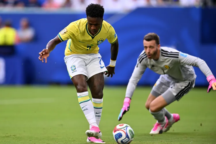 Brasil bate Escócia na estreia de Neymar e passa em 1º após show de Vini Jr