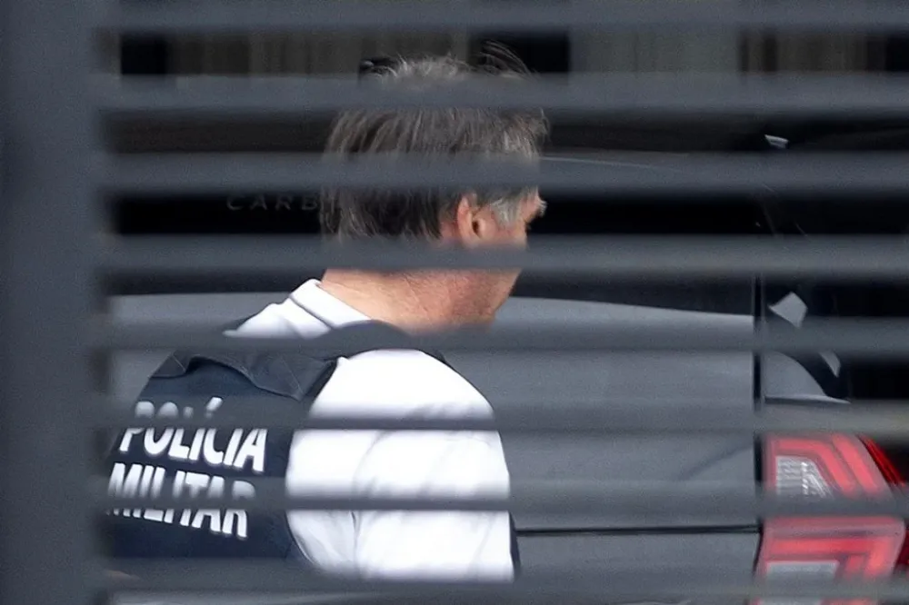 Defesa de Bolsonaro diz que não houve falta grave em apreensão de arma