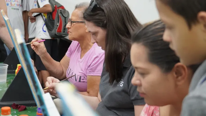 “Hoje eu conto os dias para voltar”: oficinas culturais fortalecem vínculos, promovem bem-estar e transformam histórias em Lucas