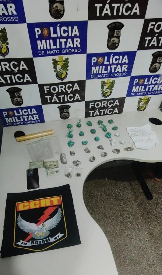 Dupla de 18 anos é presa por suspeita de tráfico de drogas em Rondonópolis