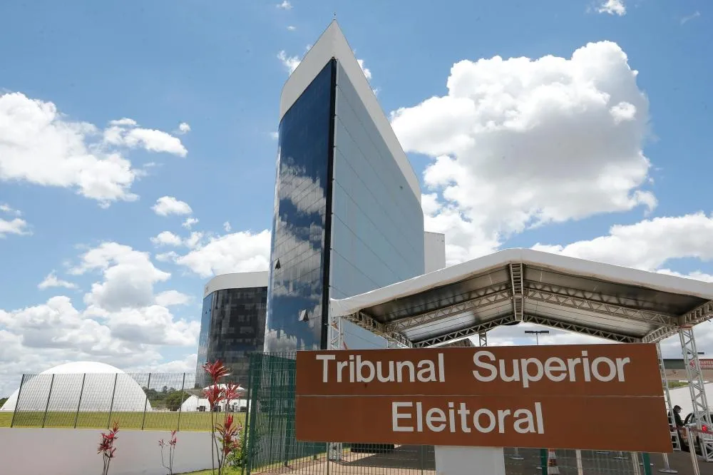 TSE suspende sistema eleitoral após filiação indevida de Flávio Bolsonaro ao Missão