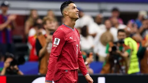 Cristiano Ronaldo indica quando deve se aposentar do futebol e faz planos para o futuro: 'Foram 25 anos com muito sacrifício'