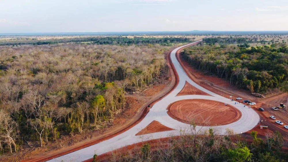 Deputado Moretto vistoria obras de pavimentação na MT-199 e chega à fronteira com a Bolívia