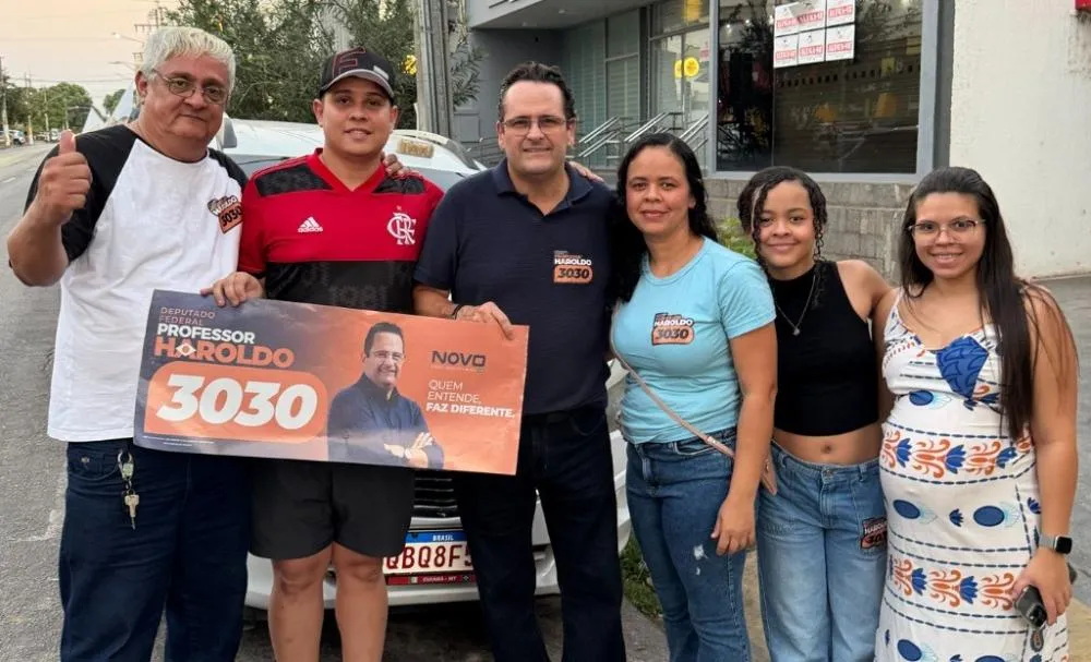 Professor Haroldo mobiliza centenas de veículos em adesivaço em Cuiabá (MT)