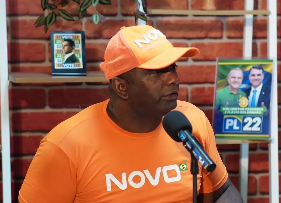 Pastor Samuel apresenta trajetória e propostas durante entrevista ao podcast Casa Direita Espaço 22