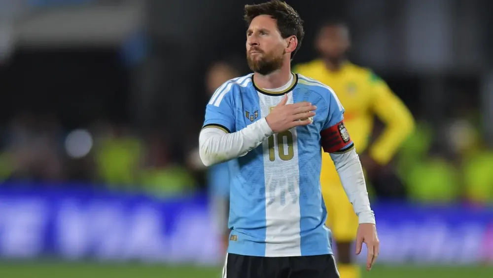 Messi se emociona na despedida: “Gostaria de estar aqui a vida inteira”