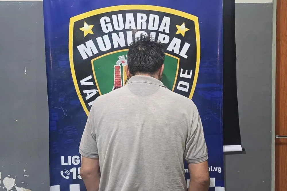 Guarda Municipal conduz homem após denúncia de violência doméstica no 24 de Dezembro