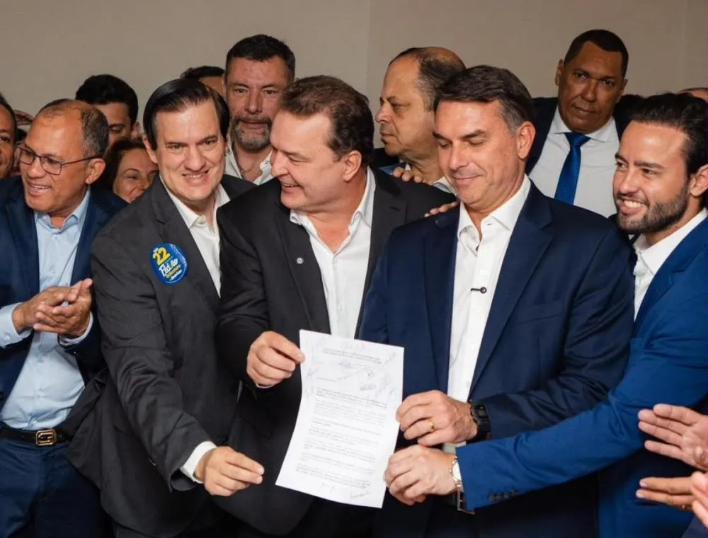 Deputados de MT entregam carta de apoio a Flávio Bolsonaro no 2º turno