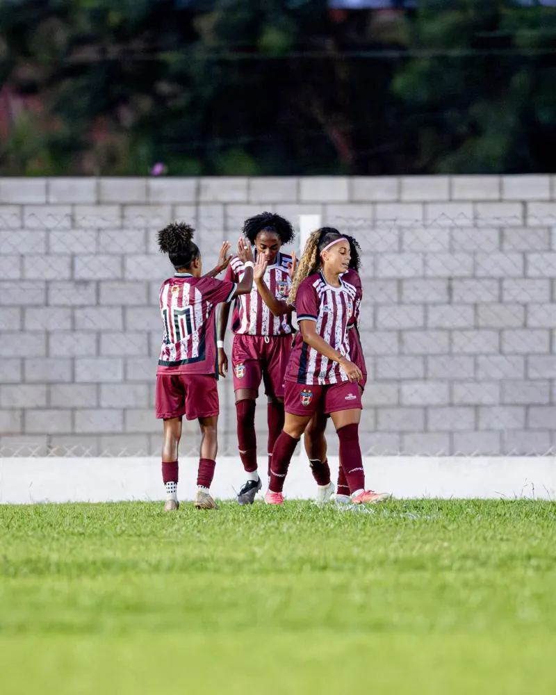 Paulistano vence o Ação com hat-trick de Carol Valle e segue na liderança do Mato-grossense Feminino