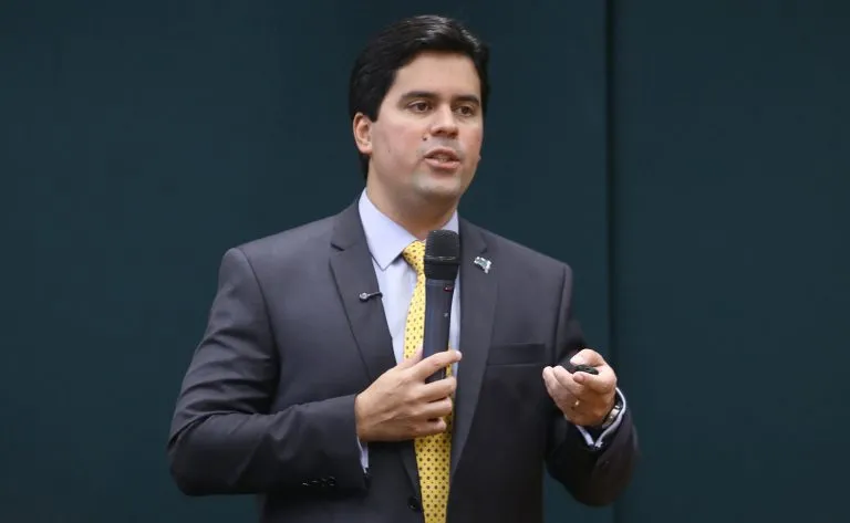 André Fufuca: para a pessoa com TEA, o esporte não é apenas lazer, mas uma ferramenta terapêutica e de desenvolvimento humano - Foto: Vinicius Loures / Câmara dos Deputados