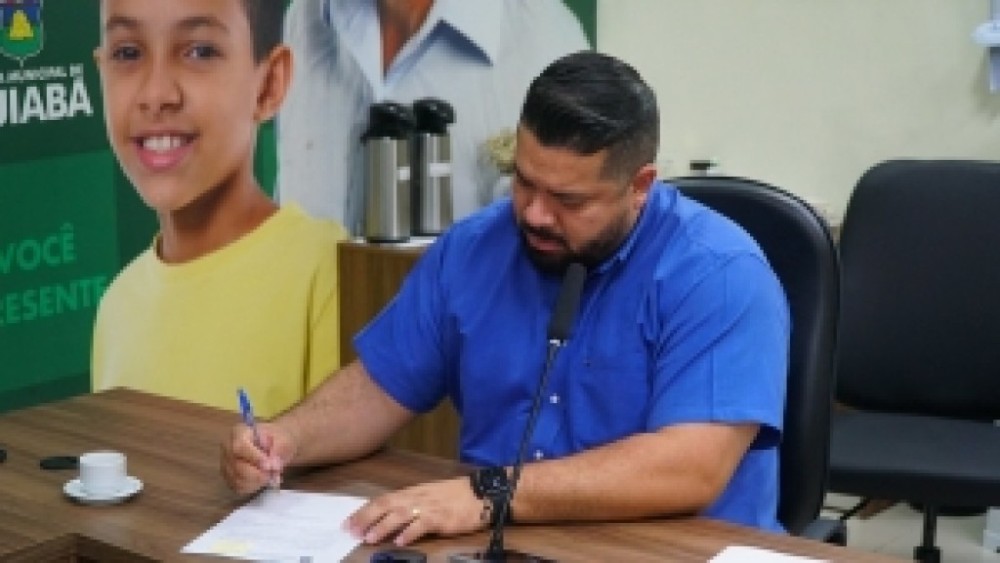 Vereador celebra reforma de praça construída por moradores há 20 anos
