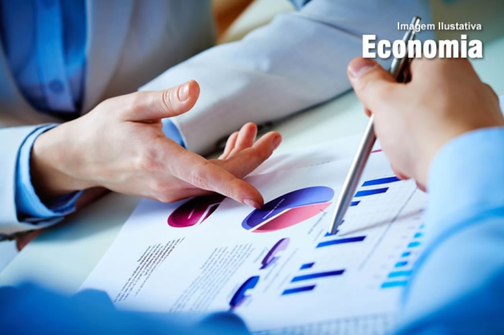 Produção média de petróleo e gás bate recorde em 2023, informa ANP