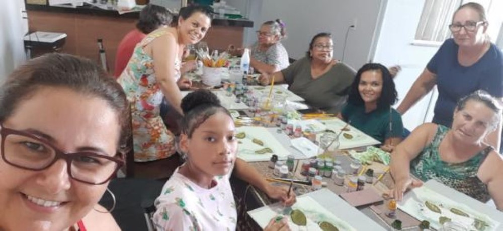 Encerramento de curso de pintura em tecido do projeto Colorindo idéias ll