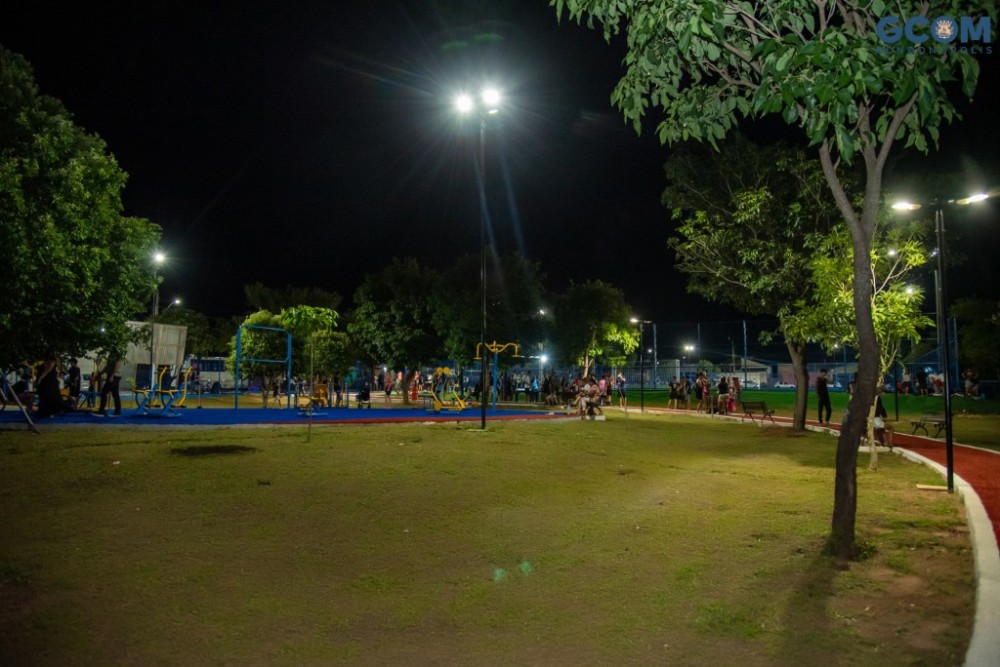 Rondonópolis ganha primeira área de lazer com gramado sintético