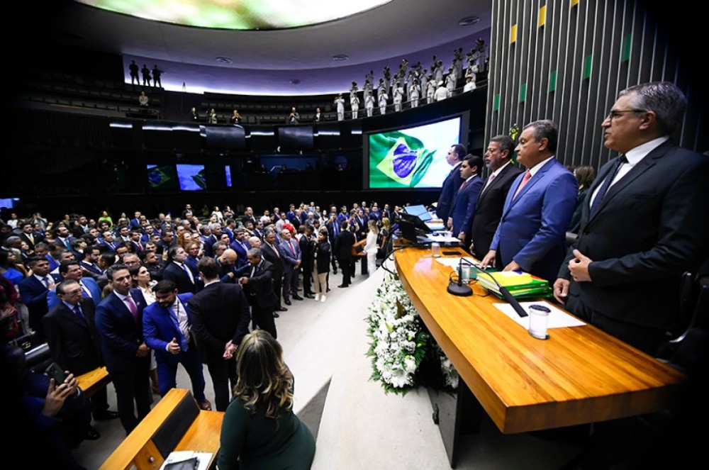 No Congresso, Executivo defende ações de infraestrutura e política industrial