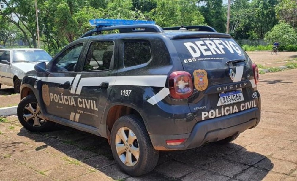 Polícia Civil prende homem e mulher envolvidos em roubo a caminhoneiro e recupera veículo