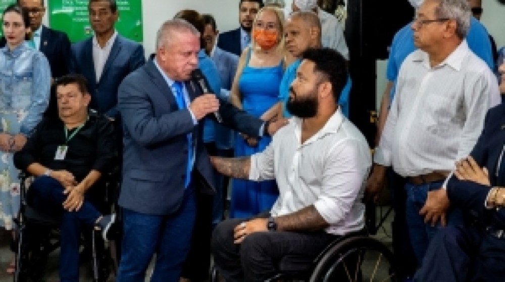 Presidente Chico 2000 celebra entrega de elevador e destaca respeito aos cidadãos