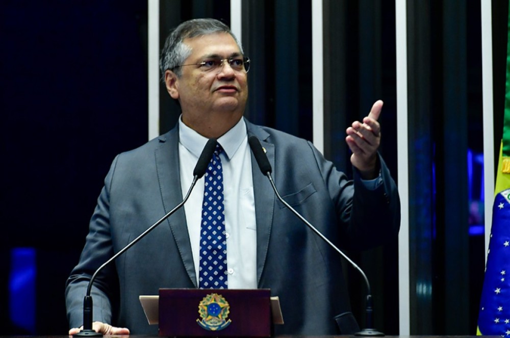 Flávio Dino apresenta PL que propõe premiação aos 