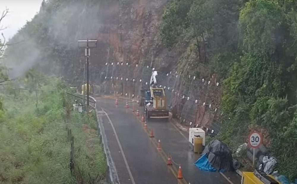 Trânsito da MT-251 no Portão do Inferno é interrompido por causa das chuvas nesta terça-feira (6)